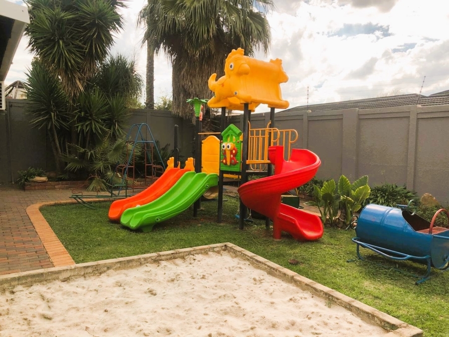 7 Bedroom Property for Sale in Ravenswood Gauteng