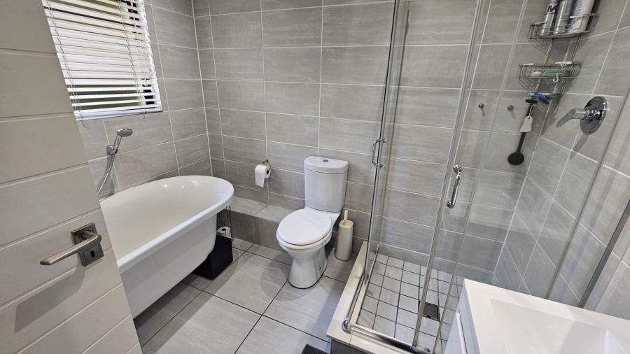 3 Bedroom Property for Sale in Waterfall Gauteng