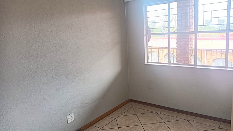 2 Bedroom Property for Sale in Edleen Gauteng