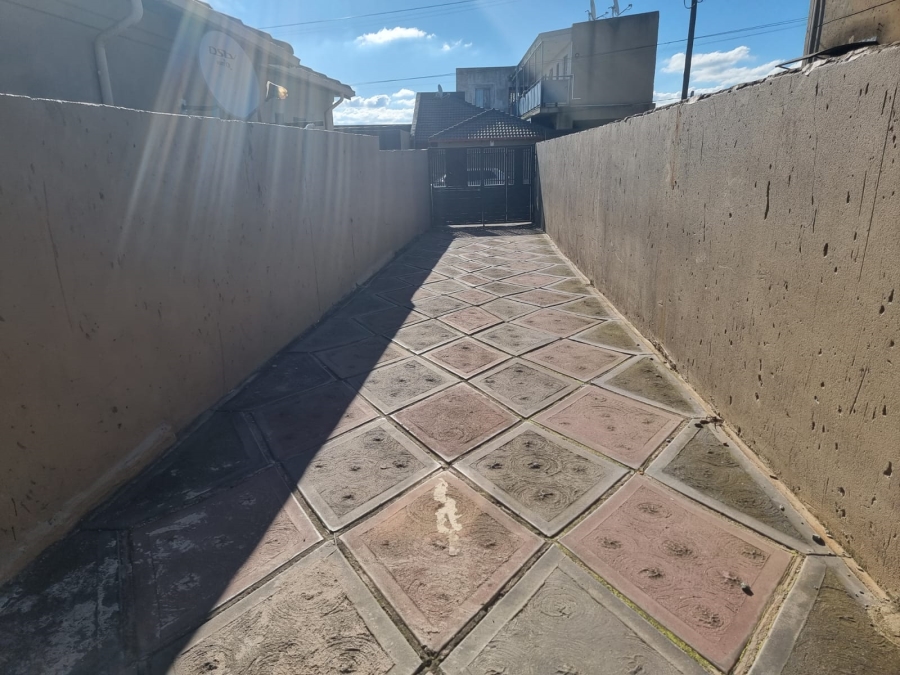 3 Bedroom Property for Sale in Meadowlands East Gauteng
