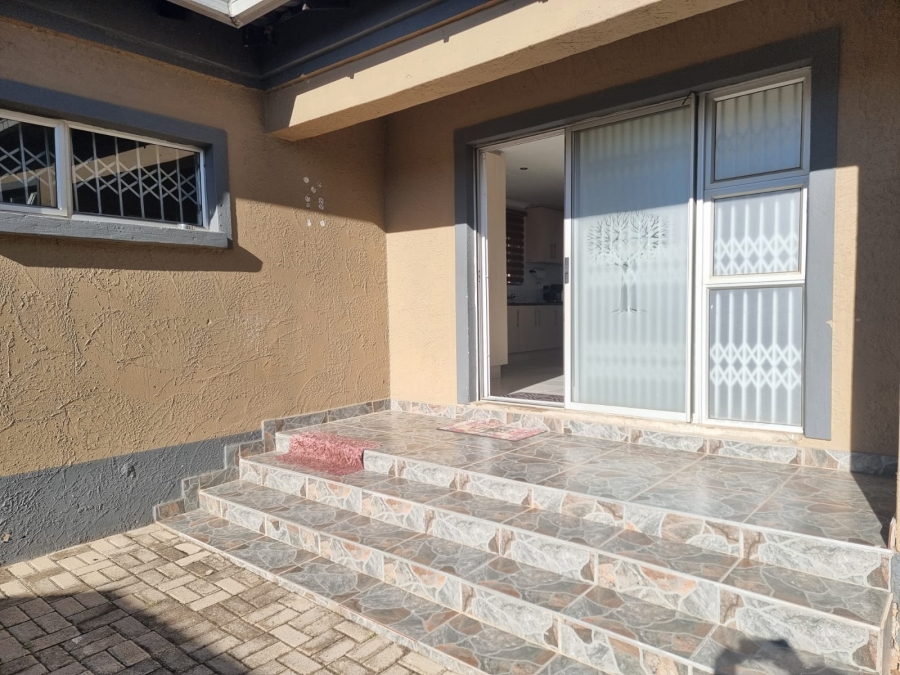 3 Bedroom Property for Sale in Meadowlands East Gauteng