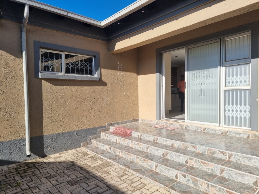 3 Bedroom Property for Sale in Meadowlands East Gauteng