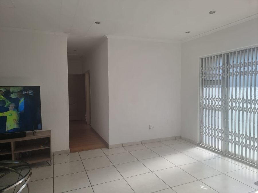 3 Bedroom Property for Sale in Meadowlands East Gauteng