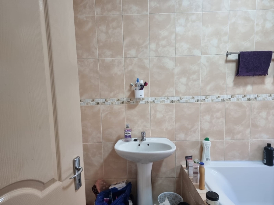3 Bedroom Property for Sale in Meadowlands East Gauteng