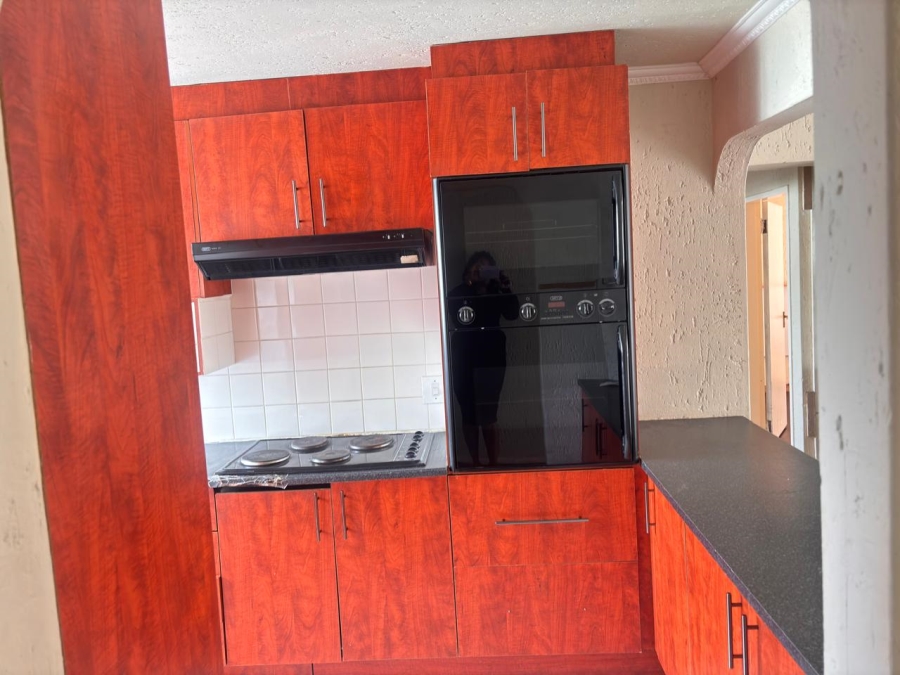 To Let 2 Bedroom Property for Rent in Townsview Gauteng