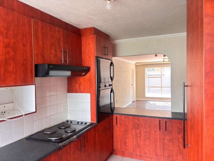 To Let 2 Bedroom Property for Rent in Townsview Gauteng