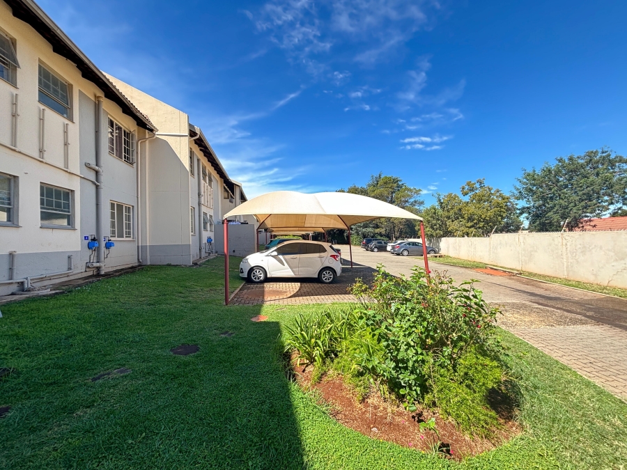 3 Bedroom Property for Sale in Die Hoewes Gauteng