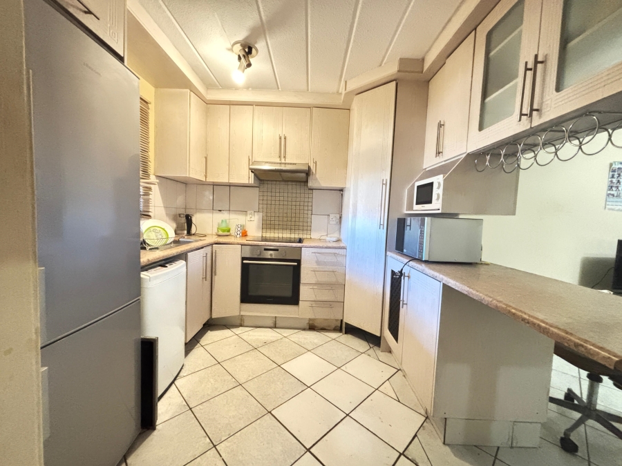 3 Bedroom Property for Sale in Die Hoewes Gauteng
