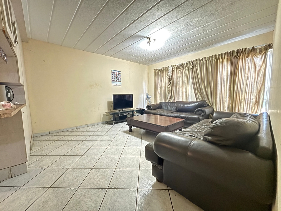 3 Bedroom Property for Sale in Die Hoewes Gauteng