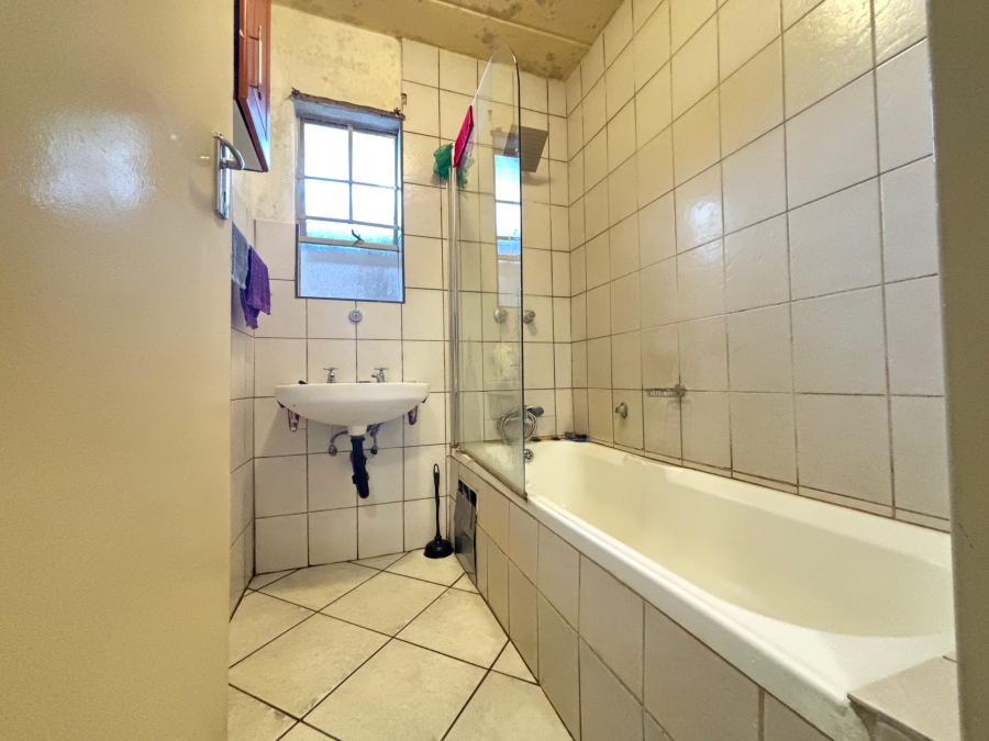3 Bedroom Property for Sale in Die Hoewes Gauteng