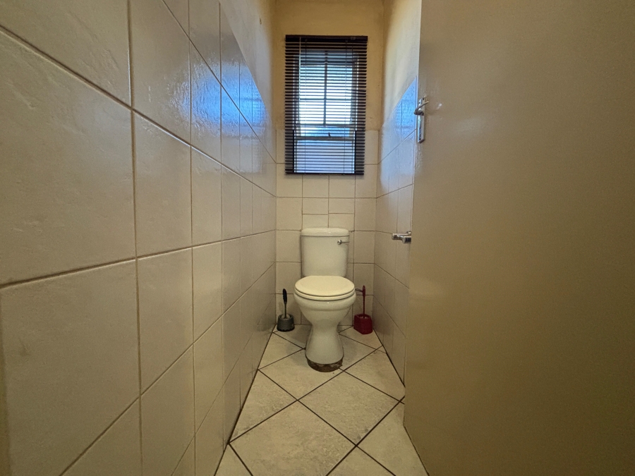 3 Bedroom Property for Sale in Die Hoewes Gauteng
