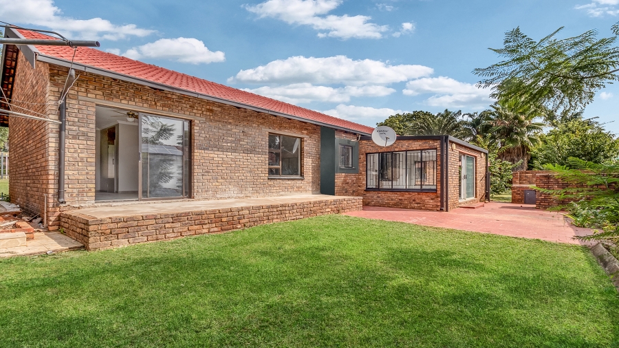 4 Bedroom Property for Sale in Florauna Gauteng
