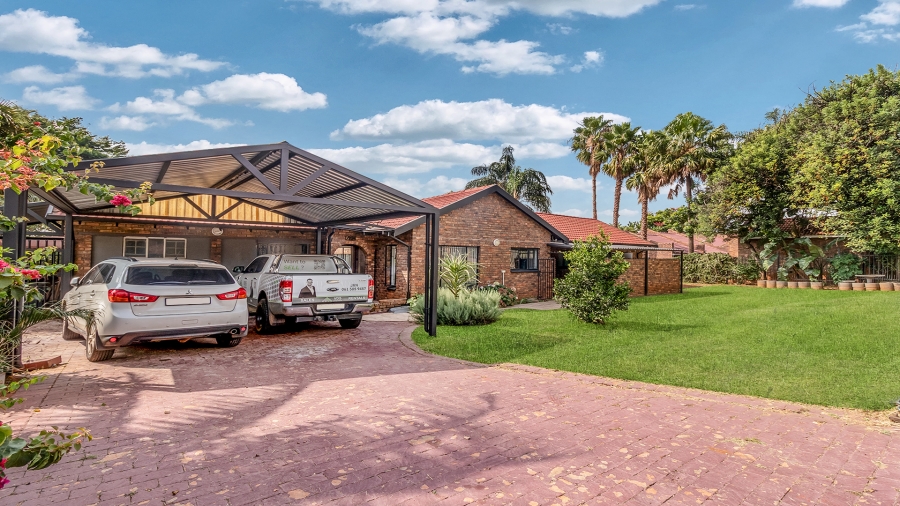 4 Bedroom Property for Sale in Florauna Gauteng