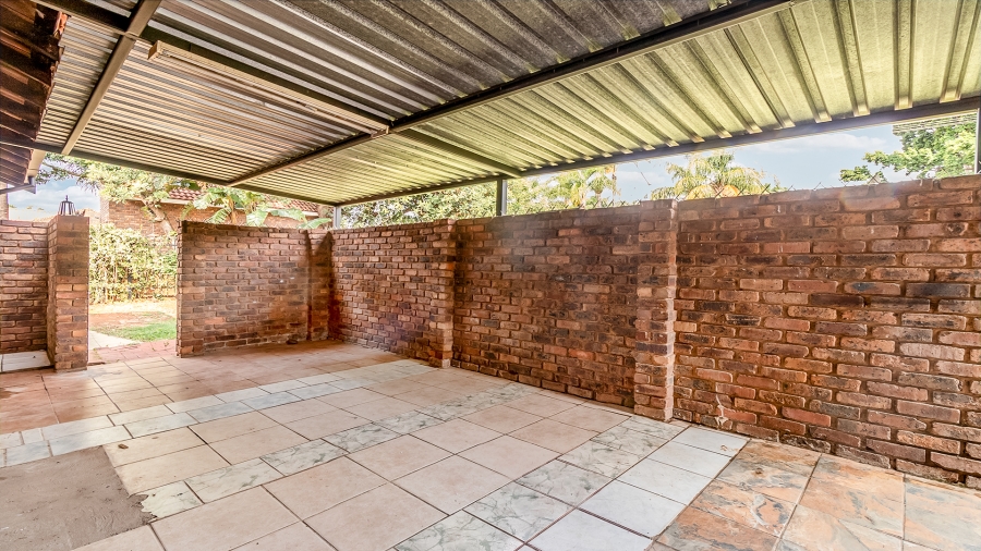 4 Bedroom Property for Sale in Florauna Gauteng