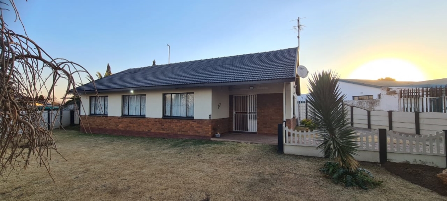 To Let 4 Bedroom Property for Rent in Van Dyk Park Gauteng