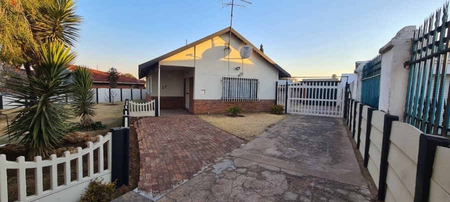 To Let 4 Bedroom Property for Rent in Van Dyk Park Gauteng