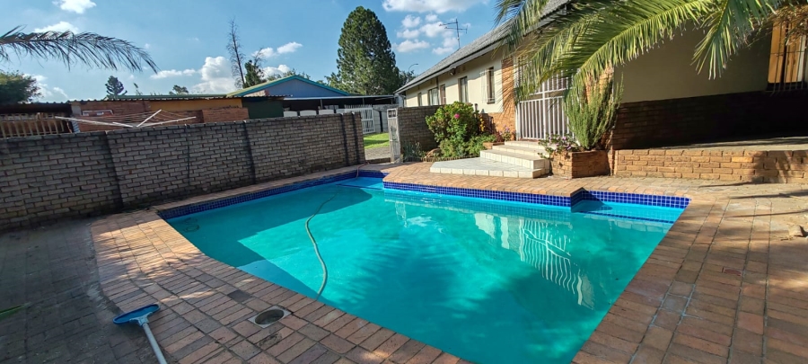 To Let 4 Bedroom Property for Rent in Van Dyk Park Gauteng