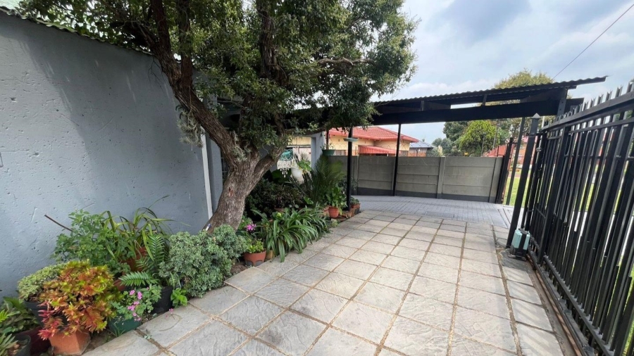 4 Bedroom Property for Sale in Florentia Gauteng