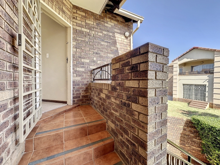 To Let 2 Bedroom Property for Rent in Equestria Gauteng