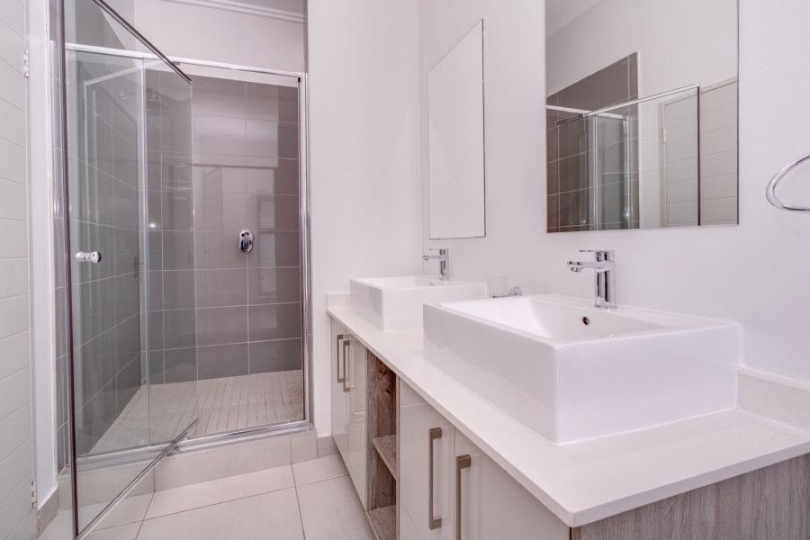 3 Bedroom Property for Sale in Broadacres Gauteng