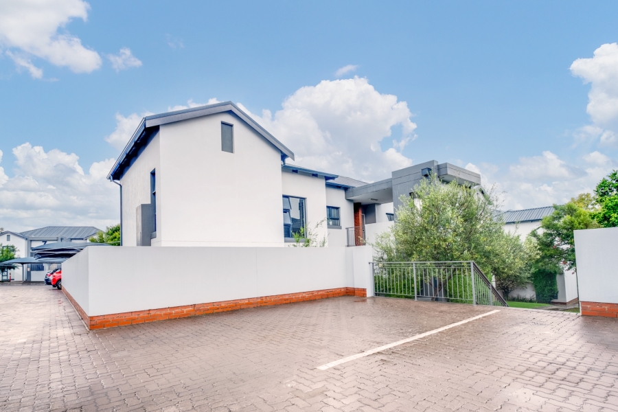 3 Bedroom Property for Sale in Broadacres Gauteng
