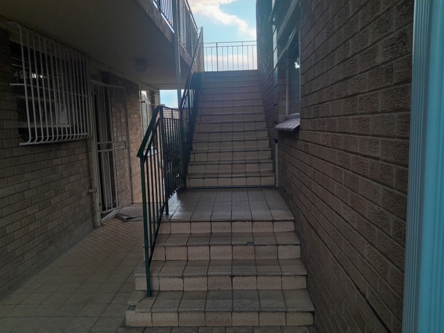 To Let 1 Bedroom Property for Rent in South Crest Gauteng