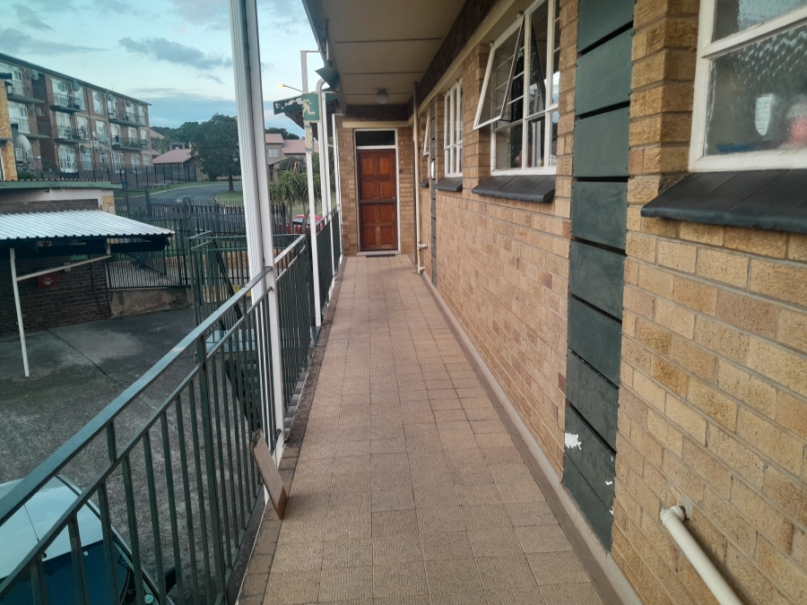 To Let 1 Bedroom Property for Rent in South Crest Gauteng