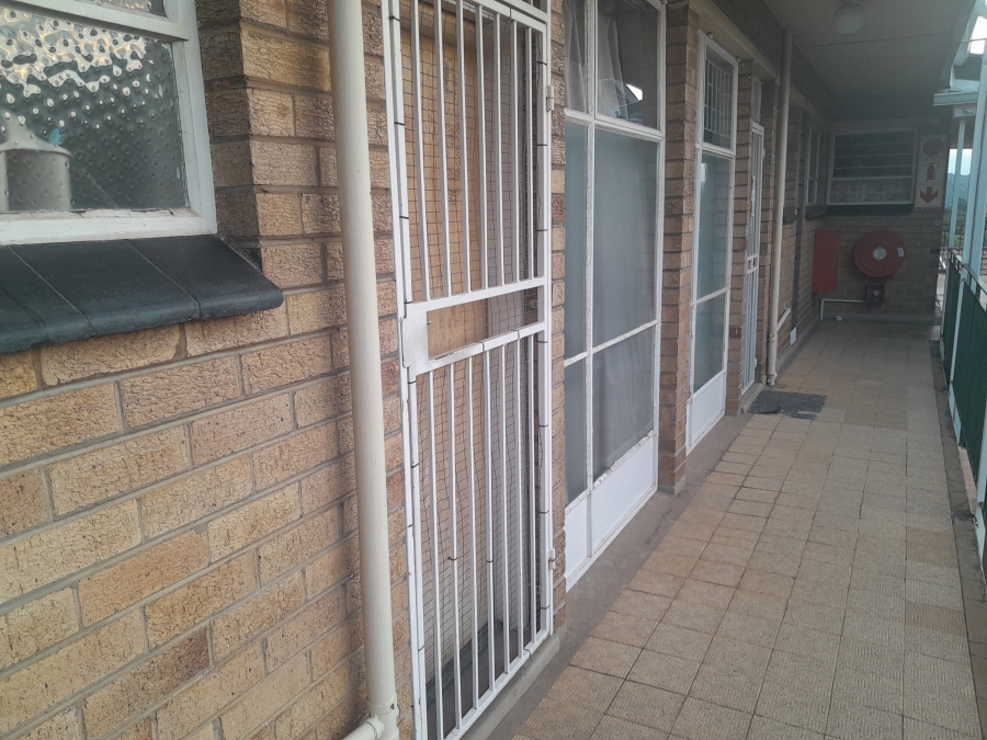 To Let 1 Bedroom Property for Rent in South Crest Gauteng