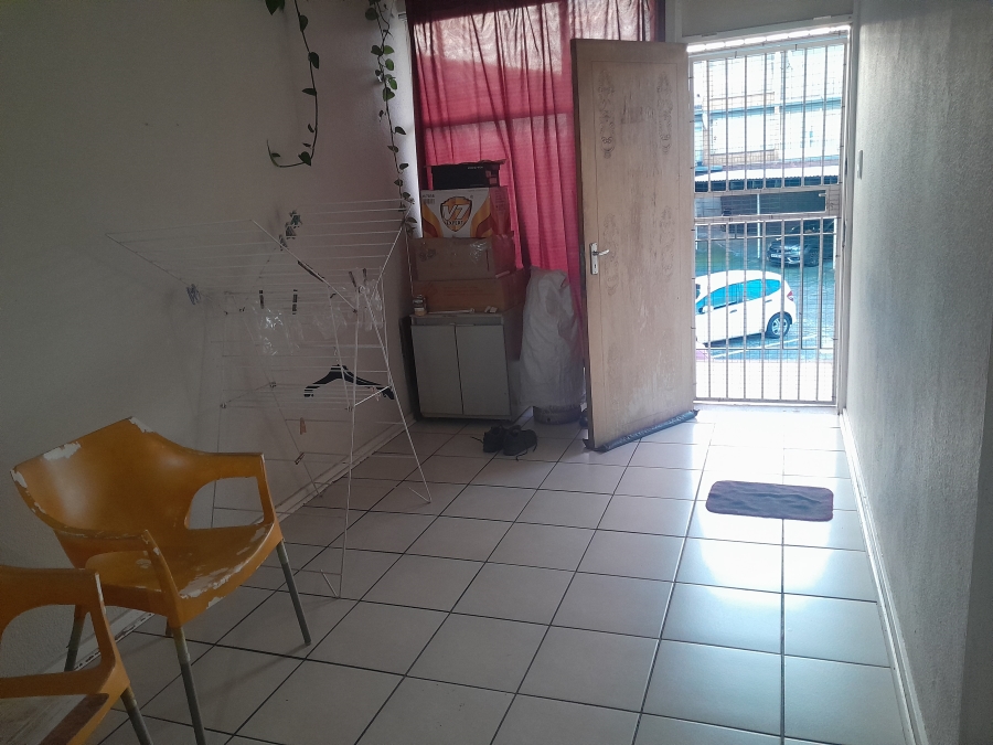 To Let 1 Bedroom Property for Rent in South Crest Gauteng