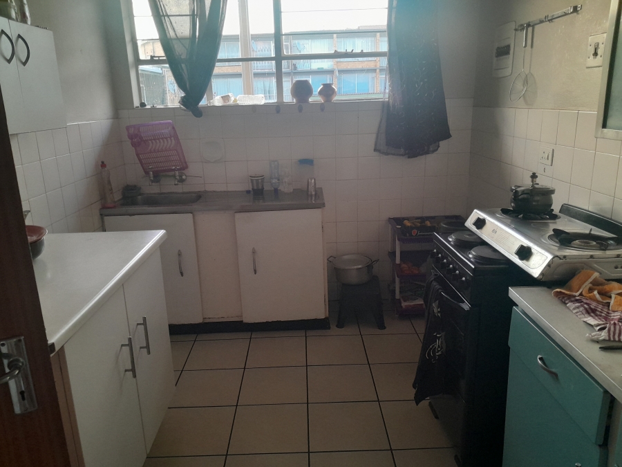 To Let 1 Bedroom Property for Rent in South Crest Gauteng