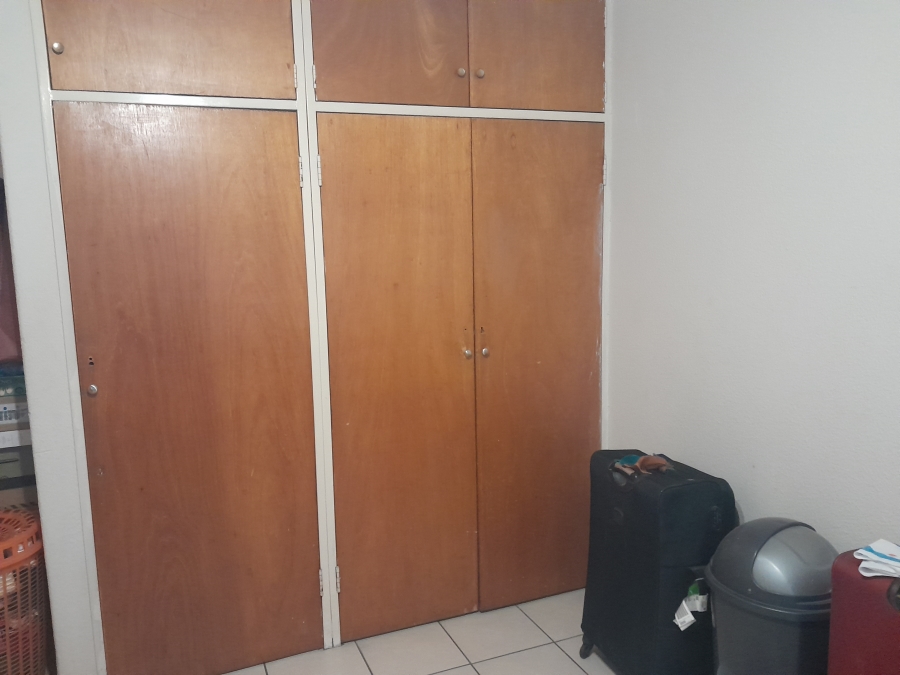 To Let 1 Bedroom Property for Rent in South Crest Gauteng