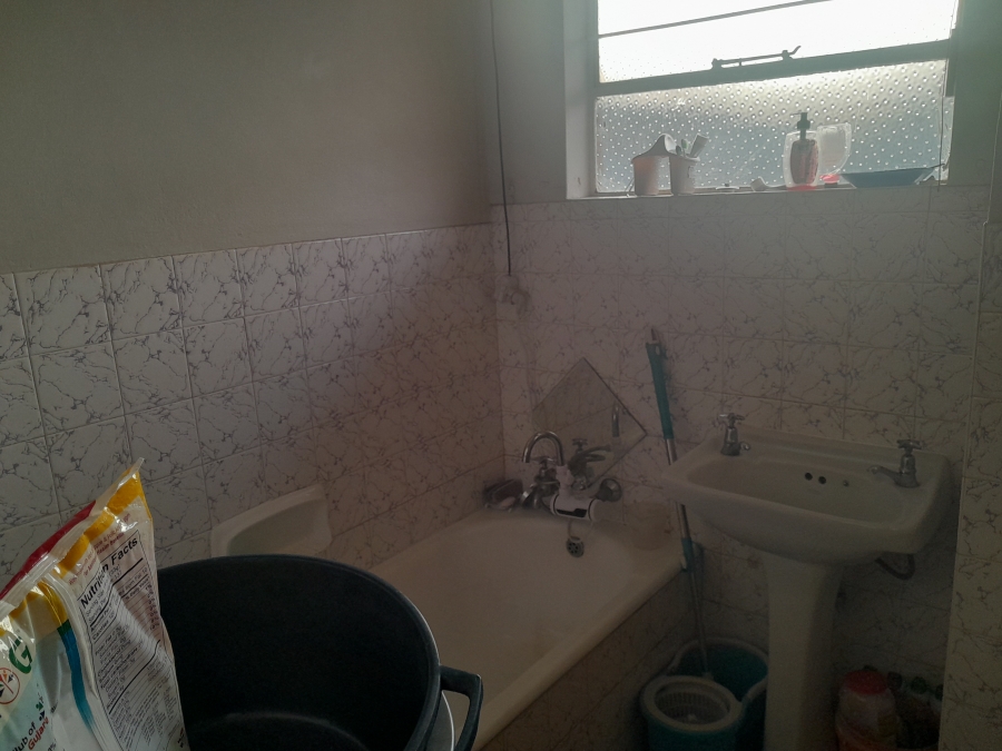 To Let 1 Bedroom Property for Rent in South Crest Gauteng