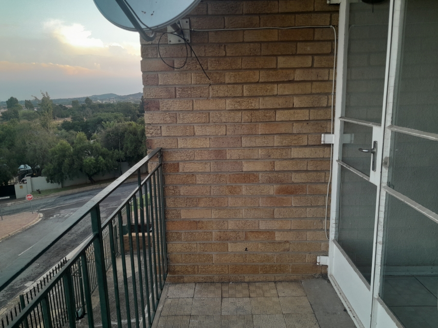 To Let 1 Bedroom Property for Rent in South Crest Gauteng