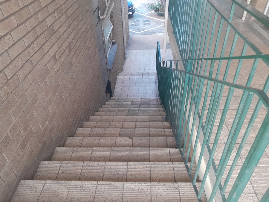 To Let 1 Bedroom Property for Rent in South Crest Gauteng