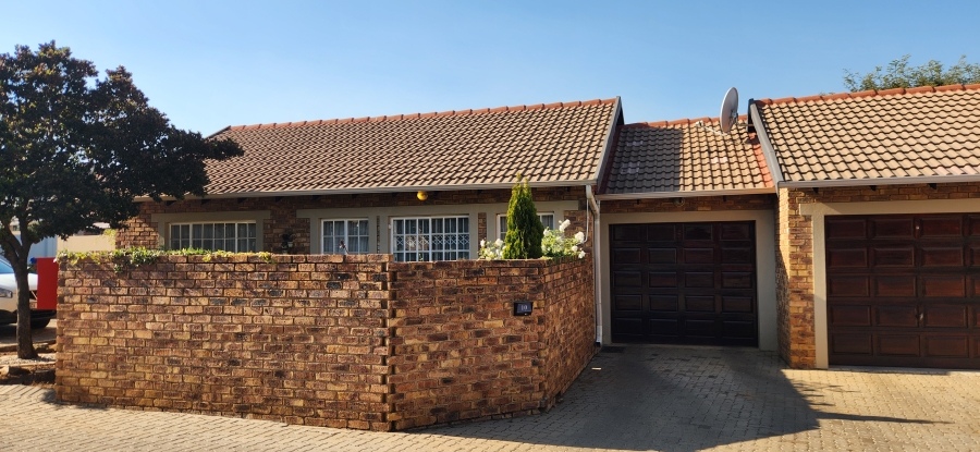 To Let 2 Bedroom Property for Rent in Greenstone Hill Gauteng