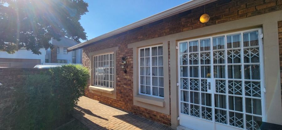 To Let 2 Bedroom Property for Rent in Greenstone Hill Gauteng
