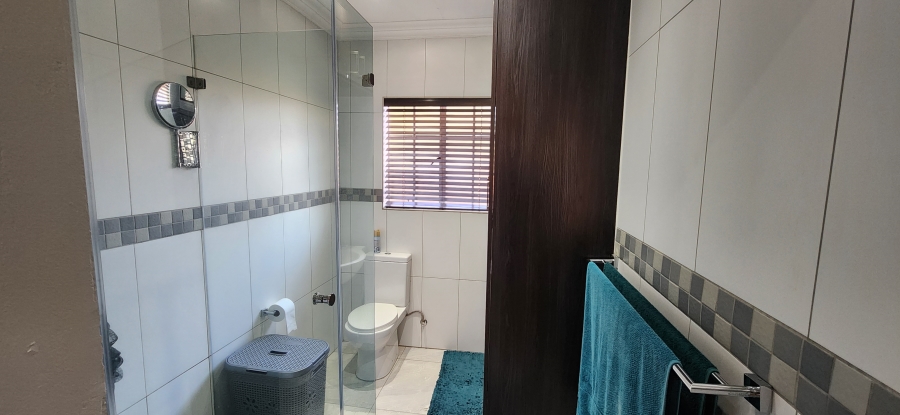 To Let 2 Bedroom Property for Rent in Greenstone Hill Gauteng