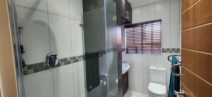 To Let 2 Bedroom Property for Rent in Greenstone Hill Gauteng