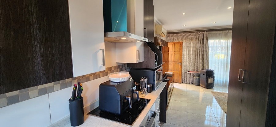To Let 2 Bedroom Property for Rent in Greenstone Hill Gauteng