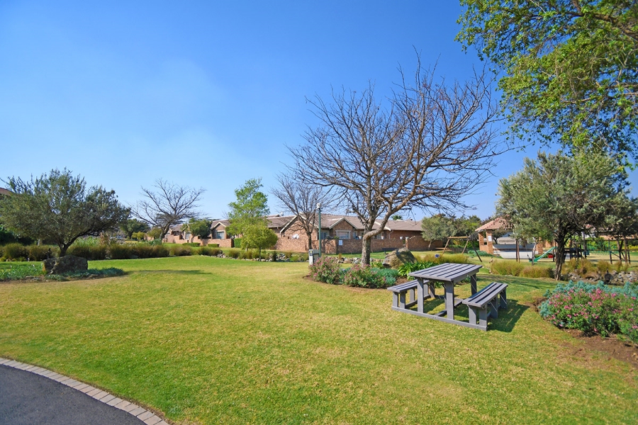To Let 2 Bedroom Property for Rent in Greenstone Hill Gauteng