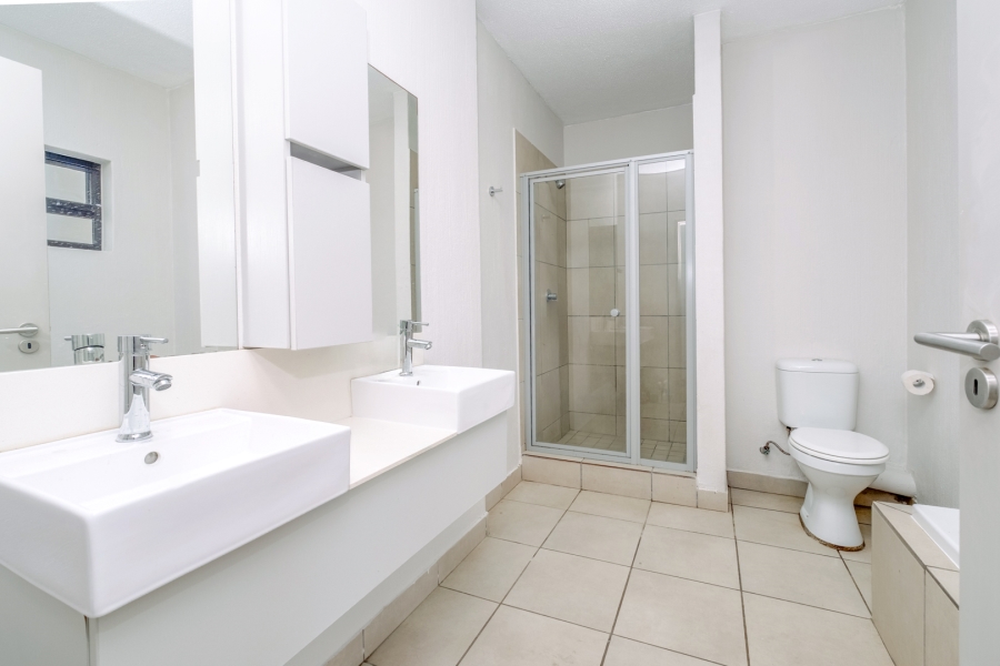 3 Bedroom Property for Sale in Broadacres Gauteng