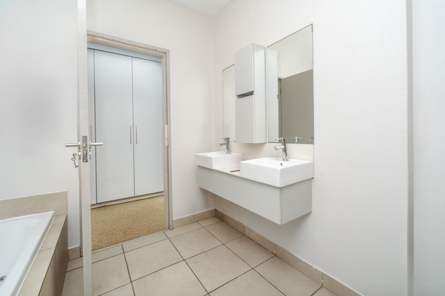3 Bedroom Property for Sale in Broadacres Gauteng