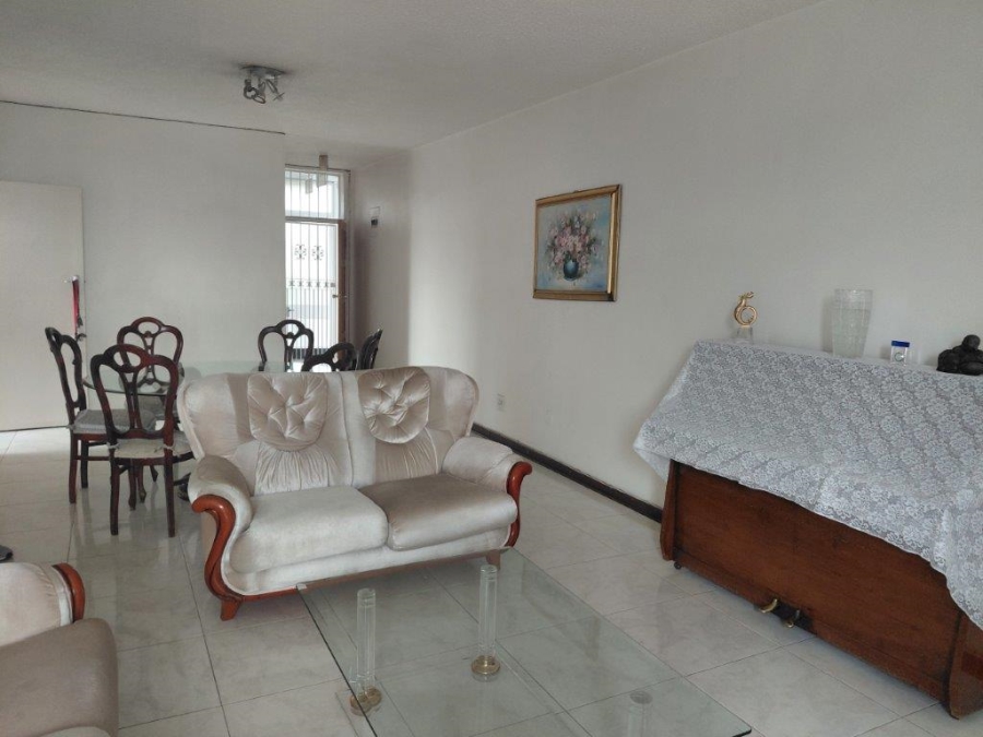 To Let 3 Bedroom Property for Rent in Bedford Gardens Gauteng