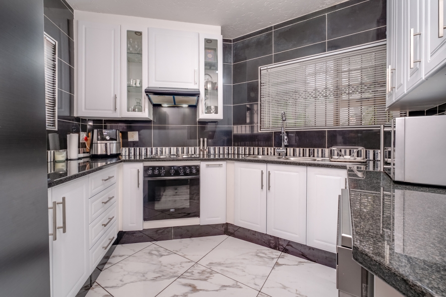 To Let 3 Bedroom Property for Rent in North Riding Gauteng