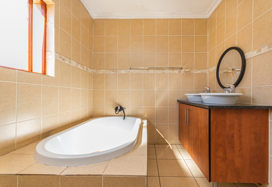 4 Bedroom Property for Sale in Munsieville South Gauteng