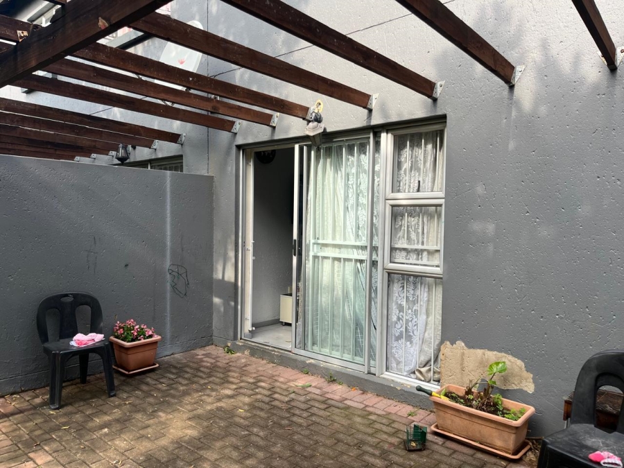 2 Bedroom Property for Sale in Greenstone Hill Gauteng