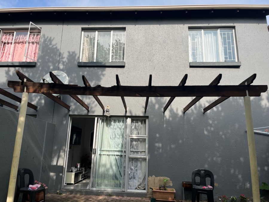 2 Bedroom Property for Sale in Greenstone Hill Gauteng