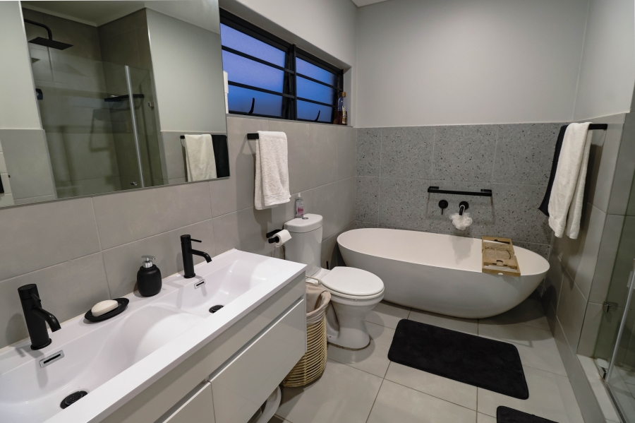 3 Bedroom Property for Sale in Amberfield Gauteng