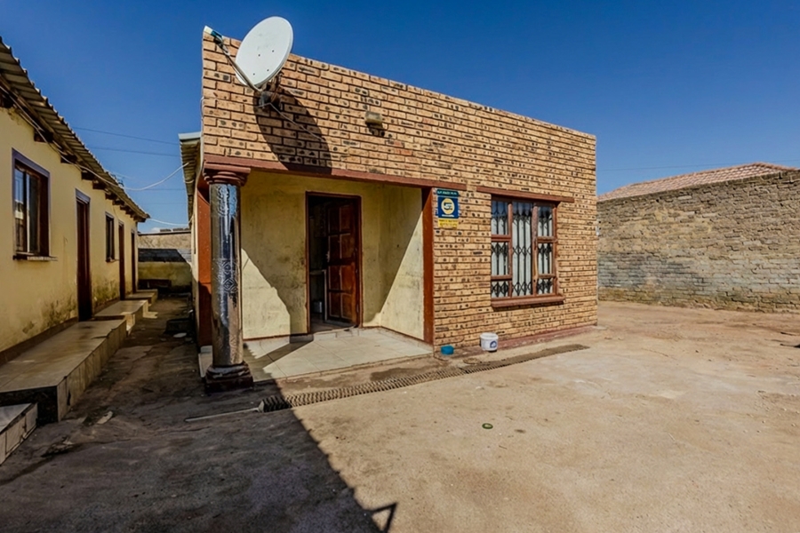5 Bedroom Property for Sale in Tshepisong Gauteng