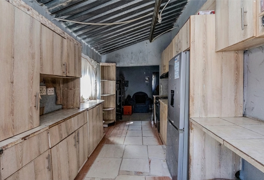5 Bedroom Property for Sale in Tshepisong Gauteng